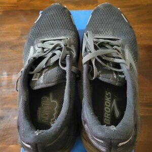 Brooks Adrenaline GTS 22 Well Worn Women's Shoes, Black, size 7.5